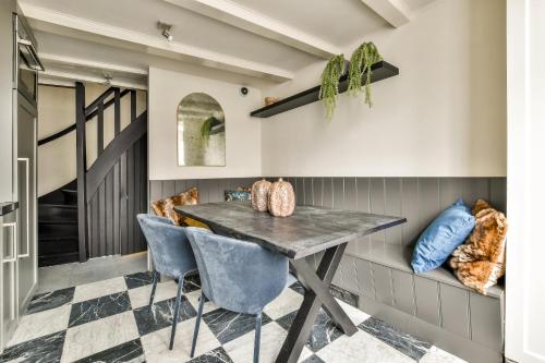 Spiegelgracht Apartments with Canal View, Amsterdam (photo 5)