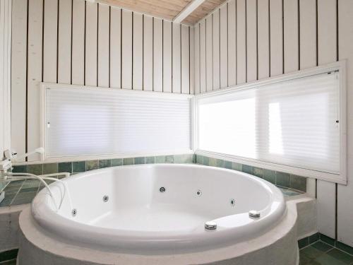  6 person holiday home in lb k in Ålbæk