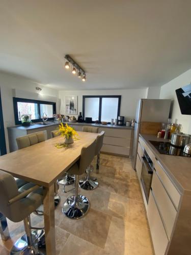 Maison de charme, à deux pas de la rivière gîte à louer Pougnadoresse