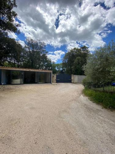 Villa à 3mn d'Uzès, avec piscine & salle de sport gîte à louer Arpaillargues et Aureilhac