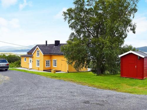 5 person holiday home in Skutvik