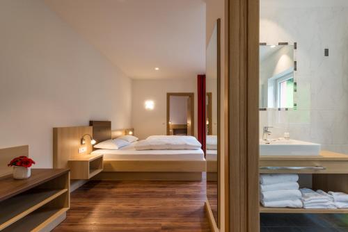 Alpin Hotel Gudrun Room Type - Deluxe Quadruple Room