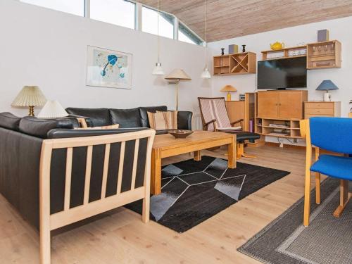  6 person holiday home in R nde in Rønde