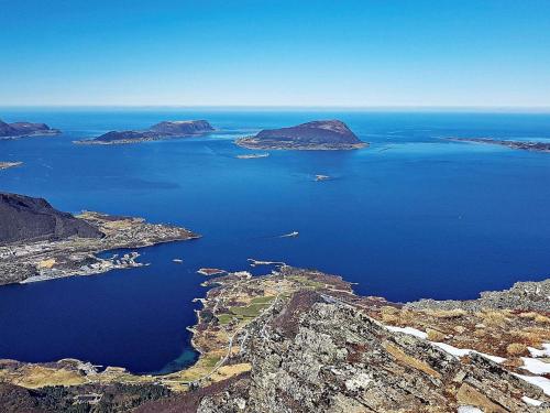 Holiday home Brattvåg - image 11