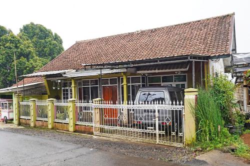 OYO Homes 90914 Eco Tourism Desa Cipada Bukit Senyum Homestay Syariah