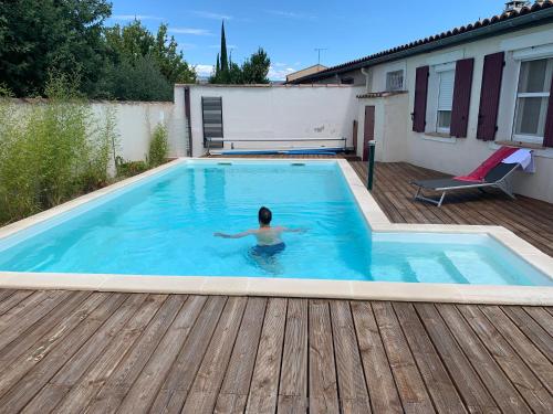 LS2-395 Location vacances maison de plain-pied avec piscine à Mallemort en Provence 4 personnes gîte à louer Douneau