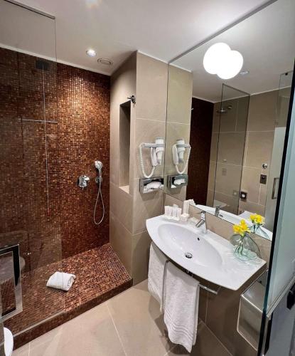 Best Western Hotel City - image 11