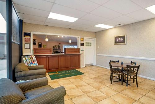 Quality Inn Fredericksburg near Historic Downtown - image 11