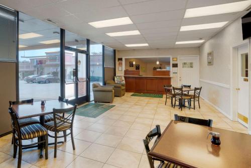 Quality Inn Fredericksburg near Historic Downtown - image 7