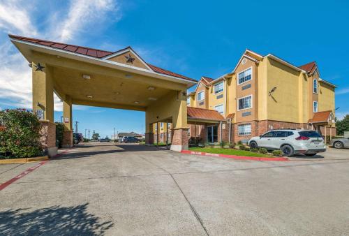 Quality Inn & Suites North Mesquite I-30