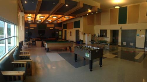 共用Lounge/電視區, 住處&會議中心- 薩德伯里西 (Residence & Conference Centre - Sudbury West) in 薩德伯里