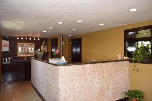Travel Inn Weatherford - 로비
