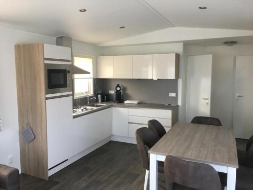 Удобства, Chalet (A16) op gezellige familiecamping bij zee in Камперланд