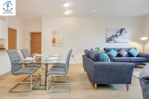 Picture of Spacious Luxury 2 Bed Apartment By 7 Seas Property Serviced Accommodation Maidenhead With Parking An