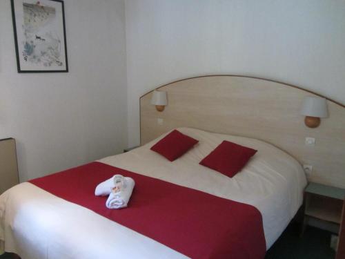 2 bedrooms, 6 beds