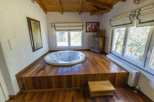 Pezsgőfürdő, Raise Polydrosos Mountain stay in Polydrosos