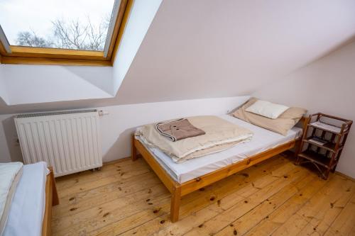 2 twin beds