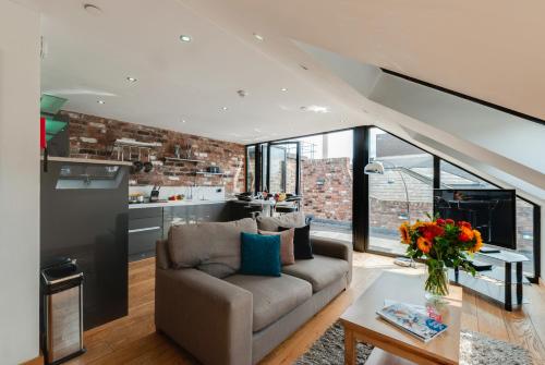 Base Serviced Apartments - Sir Thomas Street, Liverpool (photo 3)