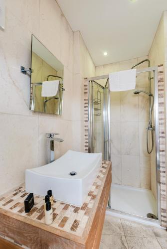Base Serviced Apartments - Sir Thomas Street, Liverpool (photo 6)