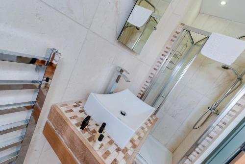 Base Serviced Apartments - Sir Thomas Street, Liverpool (photo 7)