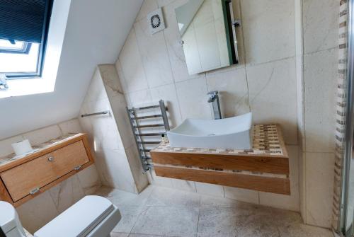 Base Serviced Apartments - Sir Thomas Street, Liverpool (photo 9)