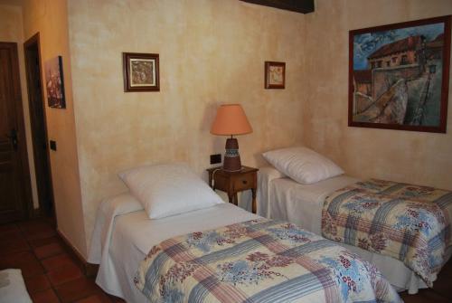 2 twin beds