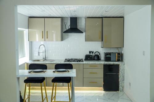 Kitchen, 1 Bed House - Sleeps 2 - Parking - Wifi in Great Horton