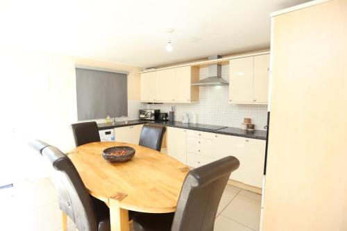 Lovely 4 Bed House London - image 10