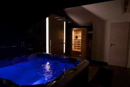 B&B Mulhouse - Magnifique Villa le89golden jacuzzi et sauna privatif - Bed and Breakfast Mulhouse