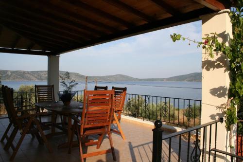 周邊環境, Villa Oceanis - Luxury Seaside Villa in 卡拉馬基亞