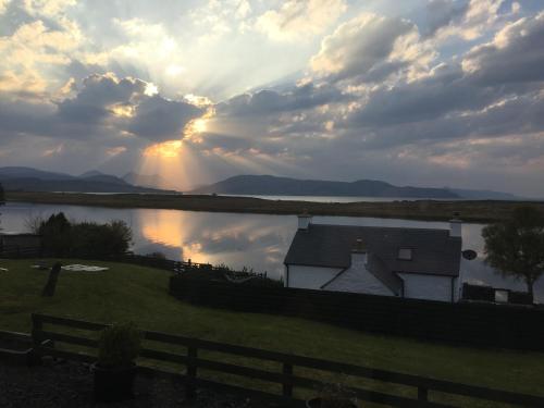 Tidal Cottage On The Shore Isle of Skye