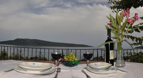 周邊環境, Villa Oceanis - Luxury Seaside Villa in 卡拉馬基亞