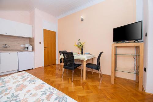 One-Bedroom Apartment image 10