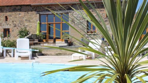 Immaculate 3-Bed Barn in Cressy sur Somme gîte à louer Golf Bourbon Lancy