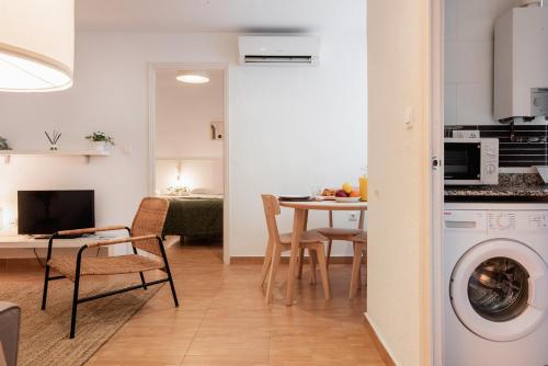 Apartamentos FV Flats Valencia - Mestalla III - image 13