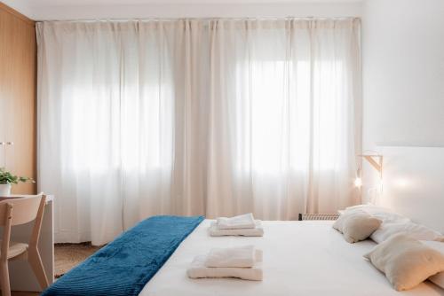 Apartamentos FV Flats Valencia - Mestalla III - image 4