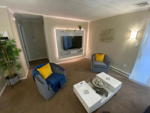 A Modern Apt Close To Downtown