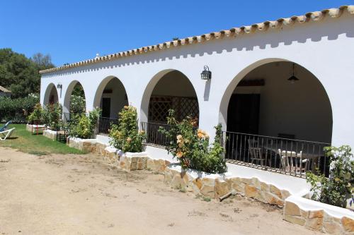 Cortijo El Indiviso Cortijo El Indiviso is a popular choice amongst travelers in Vejer de la Frontera, whether exploring or just passing through. The hotel offers a wide range of amenities and perks to ensure you have a 