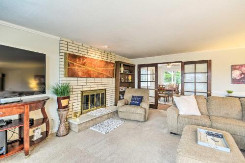 Spacious Tacoma Getaway 2 Mi to Old Town!