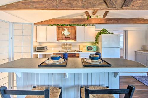 Rustic Gun Barrel City Cottage Deck, Water Views in Gun Barrel City, USA