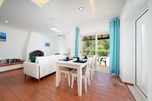 ห้องส่วนกลางสำหรับนั่งเล่น/ดูทีวี, Casa Gaivota-Quinta do Paraíso, Praia Carvoeiro (Casa Gaivota-Quinta do Paraiso, Praia Carvoeiro) in คาร์โวเอโร ซิตี้เซ็นเตอร์