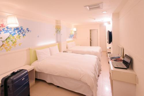 Quadruple Room image 10