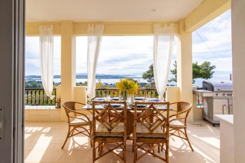 House with amazing ocean view and patio - pool - Location saisonnière - Porto Heli
