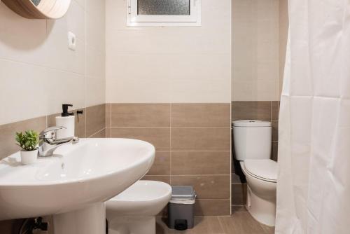 Apartamentos FV Flats Valencia - Mestalla - image 14