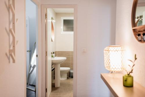 Apartamentos FV Flats Valencia - Mestalla - image 6