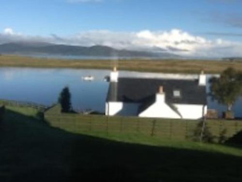 Tidal Cottage On The Shore Isle of Skye