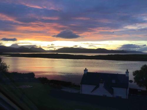 Tidal Cottage On The Shore Isle of Skye