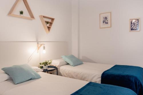 Apartamentos FV Flats Valencia - Mestalla - image 10