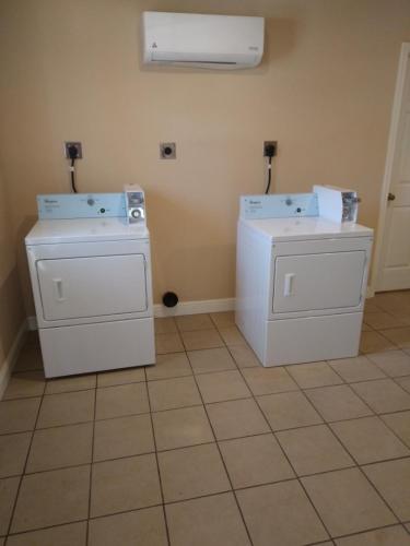 Anglers Hideaway Cabins Extended Stay photo