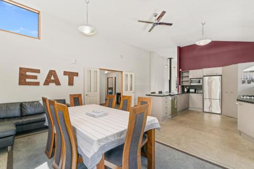 Edgewater Escape - Cromwell Holiday Home, Cromwell (foto 6)
